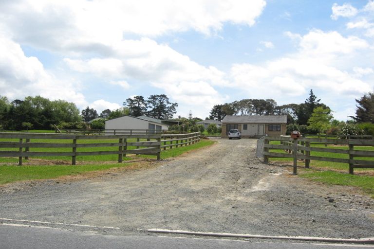 Photo of property in 127 Riverhead Road, Kumeu, 0892