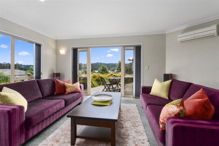 Photo of property in 18 Schopolo Place, Schnapper Rock, Auckland, 0632