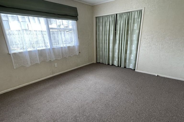 Photo of property in 11 Thornlow Street, Glendene, Auckland, 0602