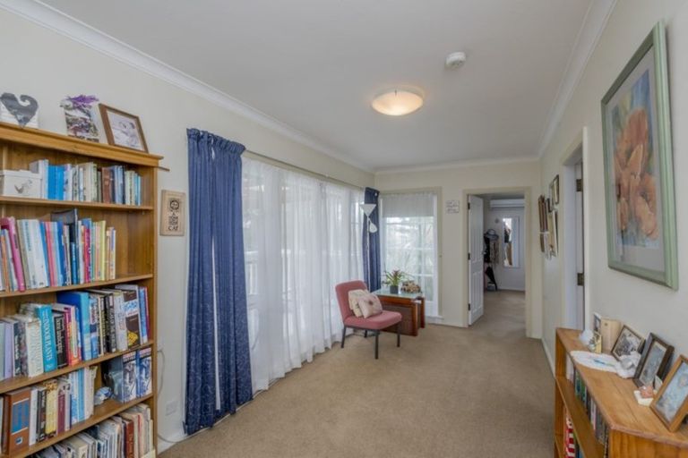 Photo of property in 16 Chester Street, Levin, 5510
