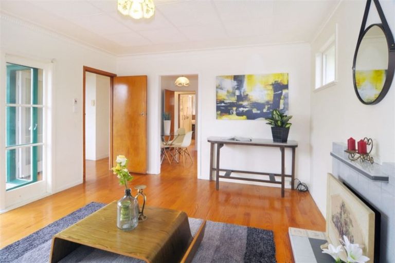 Photo of property in 50 Beaubank Road, Kelston, Auckland, 0602