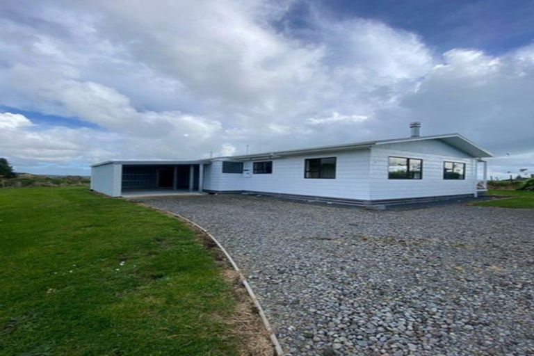 Photo of property in 627 South Road, Omata, New Plymouth, 4374