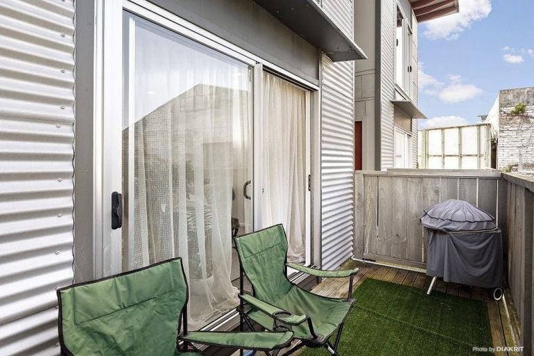 Photo of property in 9/3 Kelvin Grove, Te Aro, Wellington, 6011