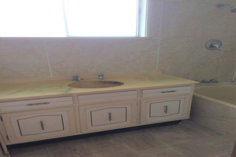 Photo of property in 1/38 Woodside Avenue, Northcote, Auckland, 0627