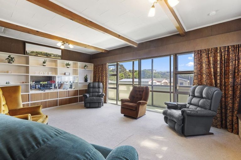 Photo of property in 13 Lambley Road, Titahi Bay, Porirua, 5022