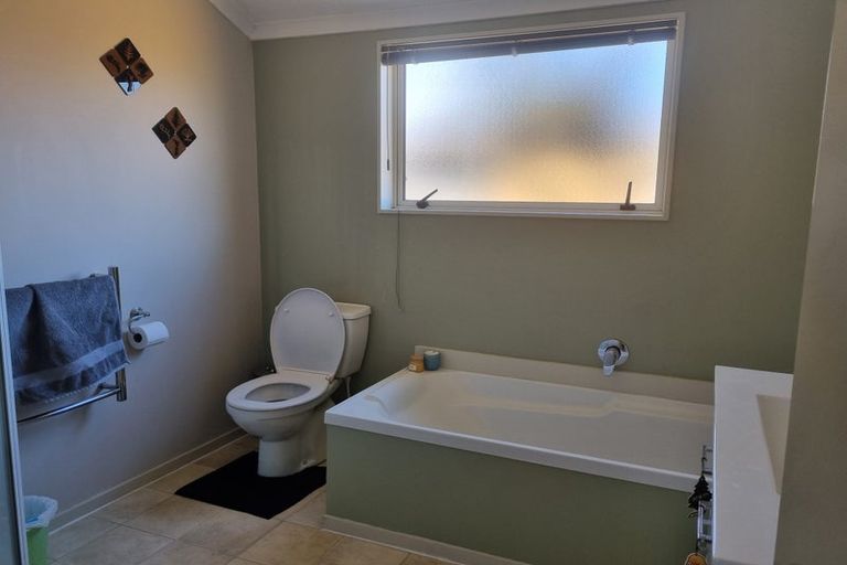 Photo of property in 8 Sackville Street, Martinborough, 5711