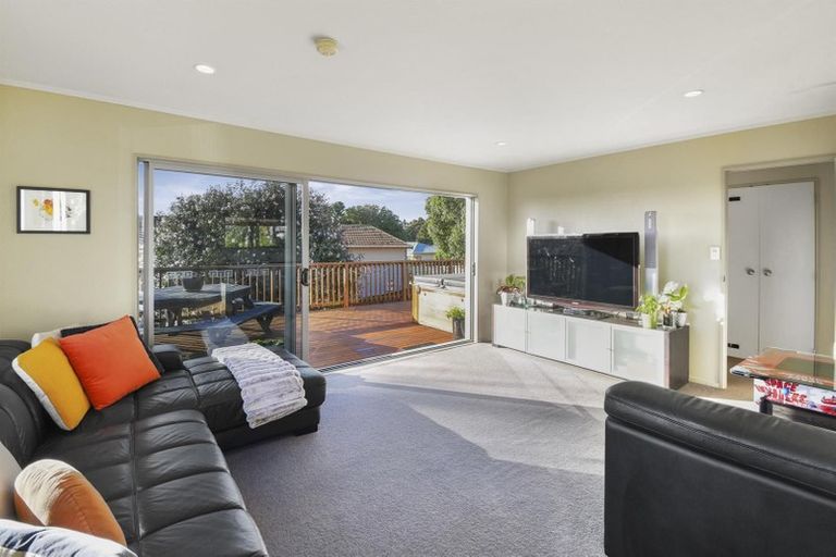 Photo of property in 42 Banyan Drive, Totara Heights, Auckland, 2105