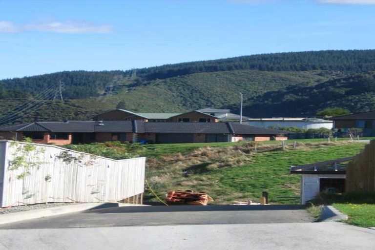 Photo of property in 128 Kirton Drive, Riverstone Terraces, Upper Hutt, 5018