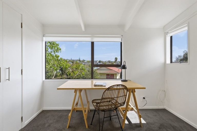 Photo of property in 2/58 Hepburn Road, Glendene, Auckland, 0602