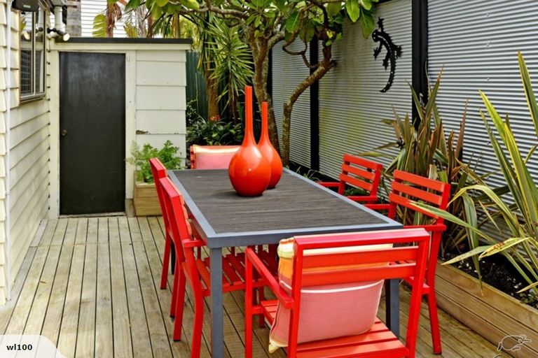 Photo of property in 1/15 Sunnynook Road, Forrest Hill, Auckland, 0620