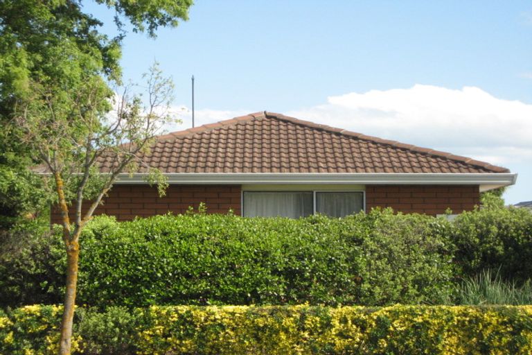 Photo of property in 2/104 Prestons Road, Redwood, Christchurch, 8051