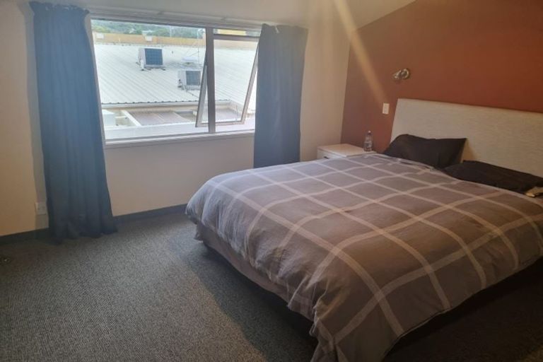 Photo of property in Sandbar Cove, 2/103 Mana Esplanade, Paremata, Porirua, 5026