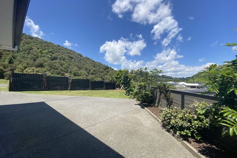 Photo of property in 24 Rochfort Crescent, Pyes Pa, Tauranga, 3112