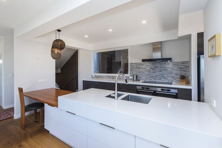 Photo of property in 2 Challenger Lane, Redcliffs, Christchurch, 8081