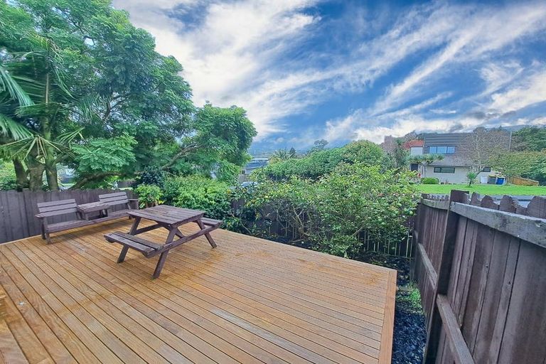Photo of property in 1/5 Lynngate Place, Hillcrest, Auckland, 0627