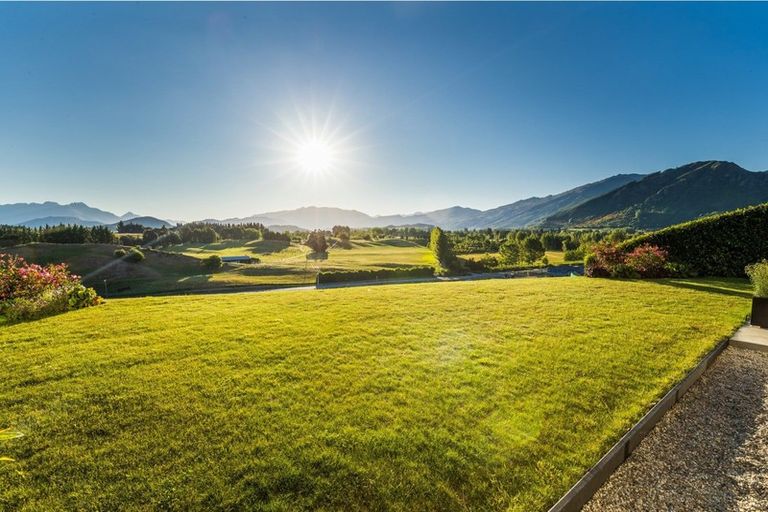 Photo of property in 2 Advance Terrace, Arrowtown, 9302