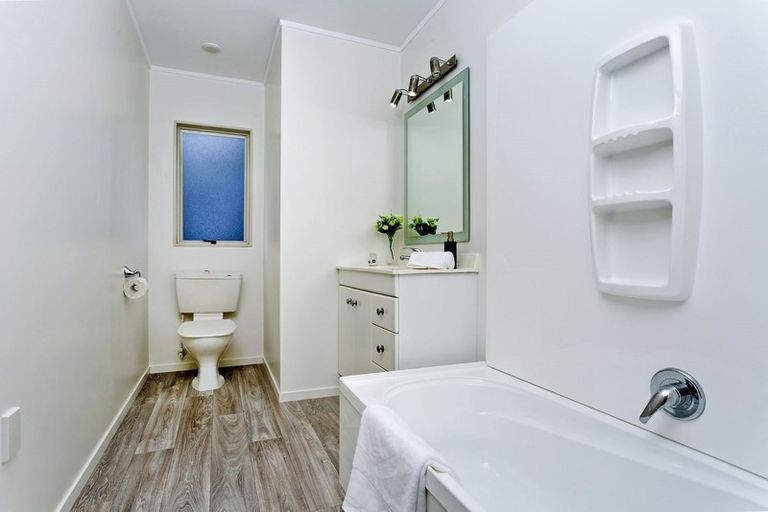 Photo of property in 10 Owl Court, Unsworth Heights, Auckland, 0632