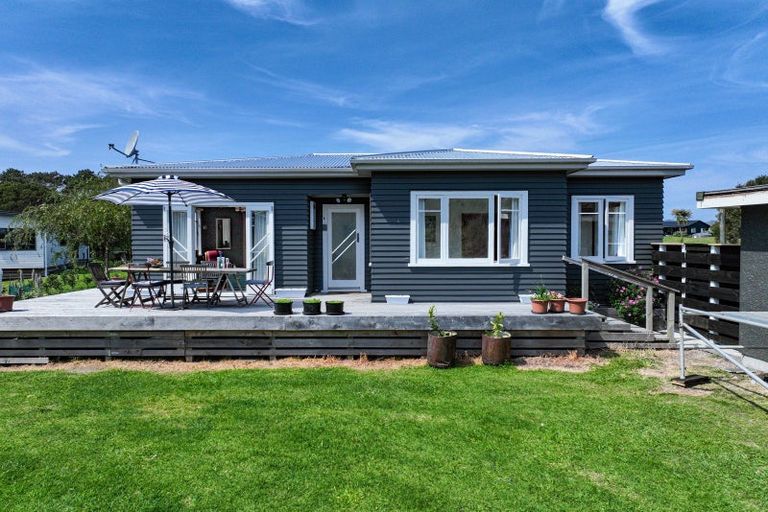 Photo of property in 11 Blue Bay Road, Mahia, 4198
