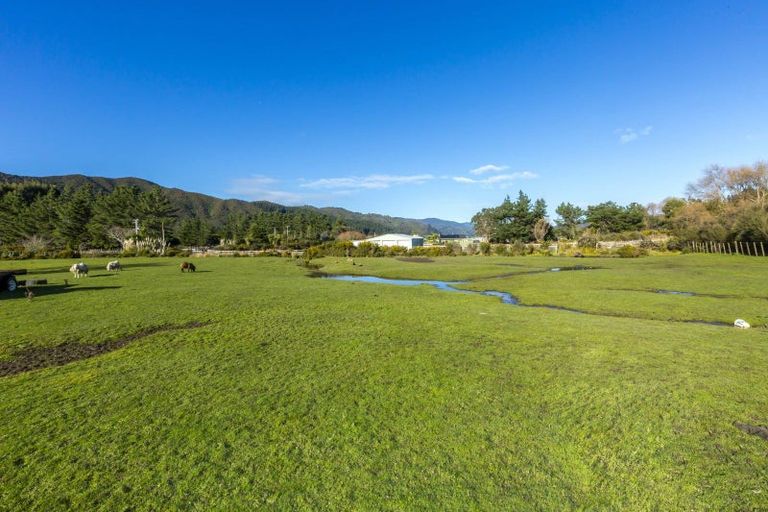 Photo of property in 147 Upper Fitzherbert Road, Wainuiomata, 5373