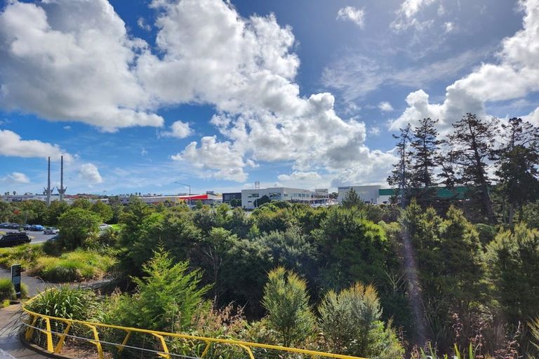 Photo of property in 7/28 Westgate Drive, Westgate, Auckland, 0614