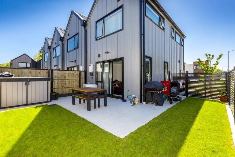 Photo of property in 1 Raeble Walkington Lane, Wallaceville, Upper Hutt, 5018