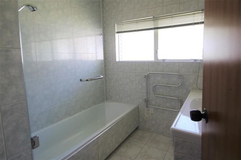 Photo of property in 62a Gossamer Drive, Pakuranga Heights, Auckland, 2010