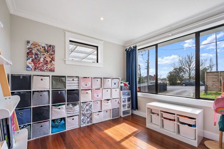 Photo of property in 53 Awaroa Road, Sunnyvale, Auckland, 0612