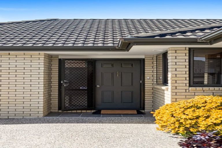 Photo of property in 37 Rivervale Grove, Stanmore Bay, Whangaparaoa, 0932