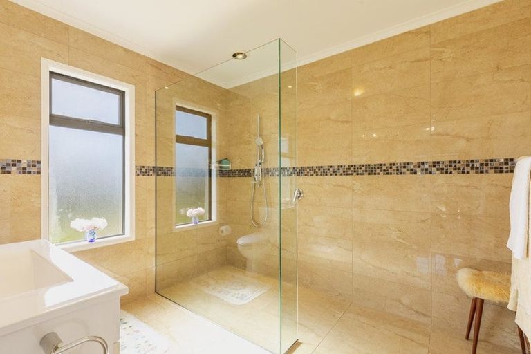 Photo of property in 76 Orotu Drive, Poraiti, Napier, 4112