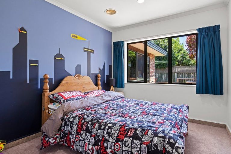 Photo of property in 6 Runanga Grove, Waikanae, 5036