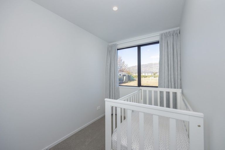 Photo of property in 10 Cleland Close, Wanaka, 9382