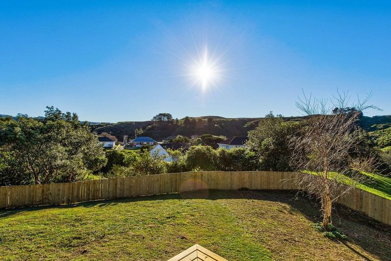 Photo of property in 33 Maher Place, Ranui, Porirua, 5024