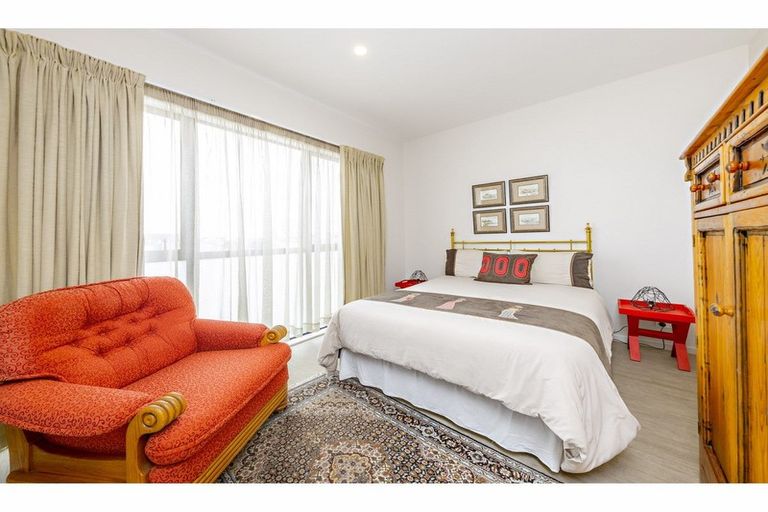 Photo of property in 2 Command Lane, Papakura, 2110