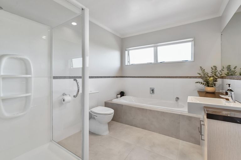 Photo of property in 10 Bayvista Drive, Karaka, Papakura, 2113