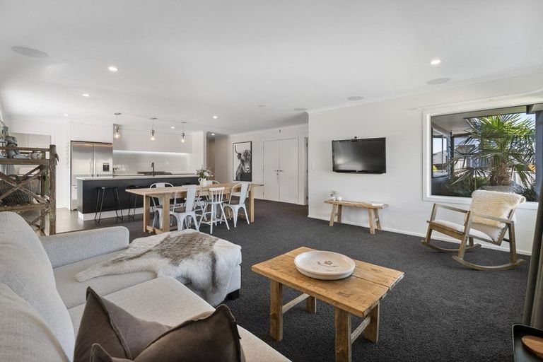 Photo of property in 6 Waimarama Court, Roslyn, Palmerston North, 4414