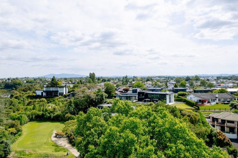 Photo of property in 92 Braid Road, St Andrews, Hamilton, 3200