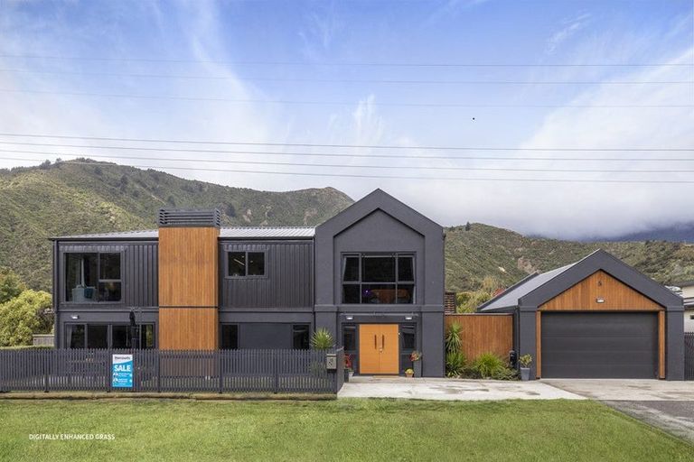 Photo of property in 15 Beach Road, Waikawa, Picton, 7220