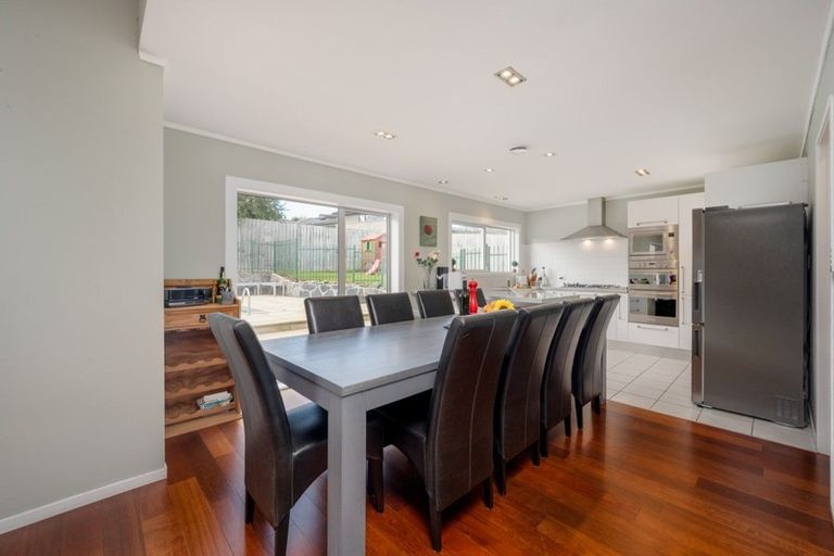 Photo of property in 120 Prince Regent Drive, Half Moon Bay, Auckland, 2012