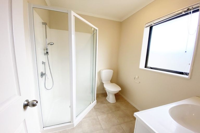 Photo of property in 33 Belcoo Crescent, East Tamaki, Auckland, 2013