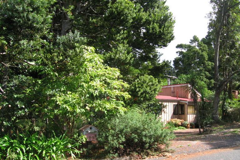 Photo of property in 23 Opou Road, Titirangi, Auckland, 0604