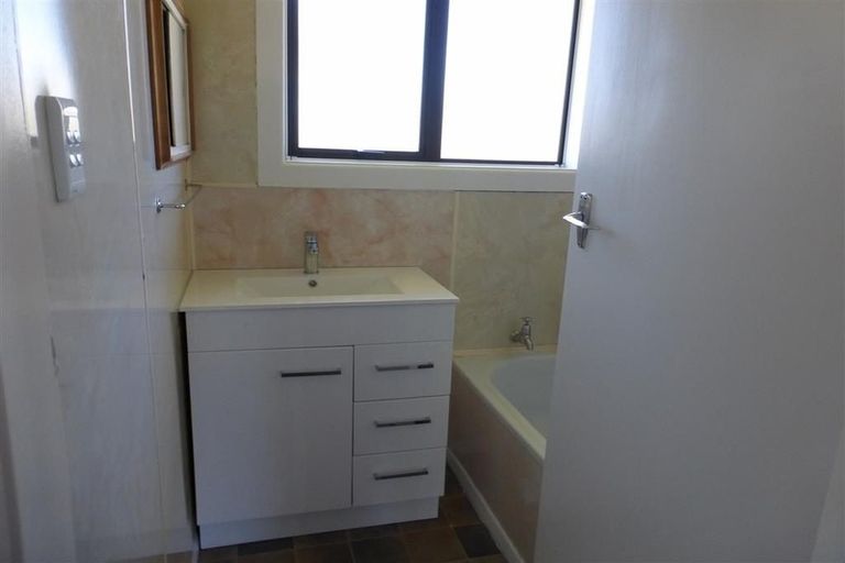 Photo of property in 61 Dickson Crescent, Hornby, Christchurch, 8042