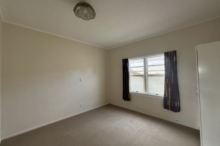Photo of property in 25 Belt Road, Moturoa, New Plymouth, 4310