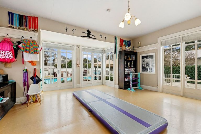 Photo of property in 8 Glandovey Road, Fendalton, Christchurch, 8052