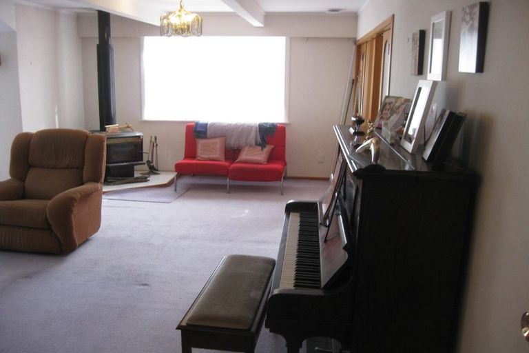 Photo of property in 28 Maple Grove, Kingston, Wellington, 6021