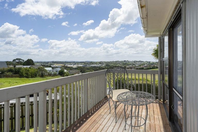 Photo of property in 28 Beauchamp Drive, Massey, Auckland, 0614