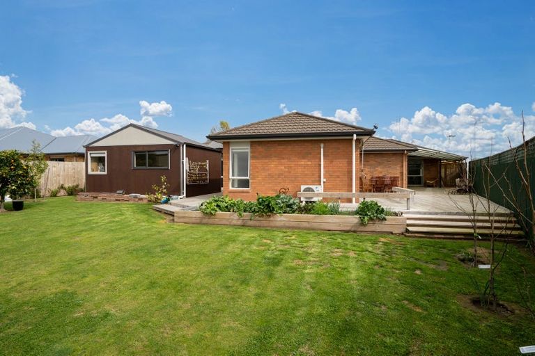 Photo of property in 16b Abergeldie Way, Cambridge, 3434