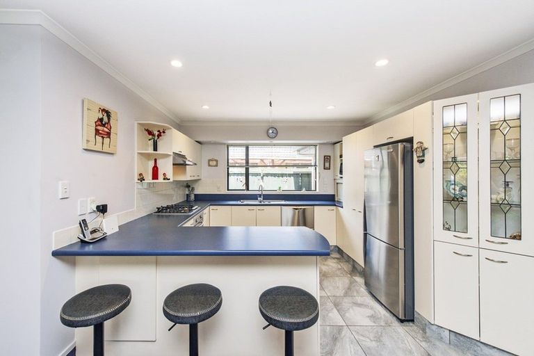 Photo of property in 60 Mauger Drive, Heathcote Valley, Christchurch, 8022