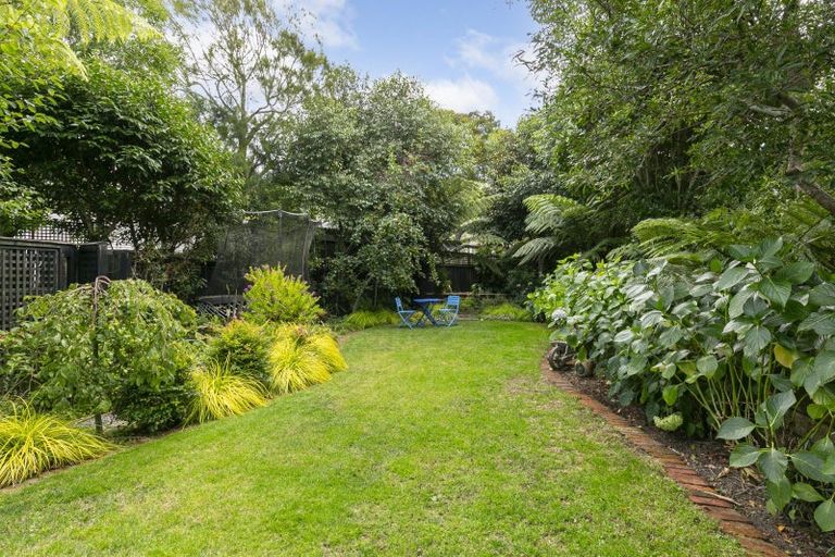 Photo of property in 17a Delhi Crescent, Khandallah, Wellington, 6035