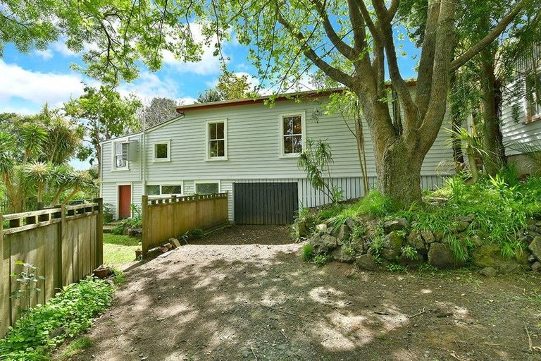 Photo of property in 27 Kowhai Street, Helensville, 0800