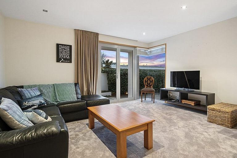 Photo of property in 2/55 Parr Terrace, Castor Bay, Auckland, 0620